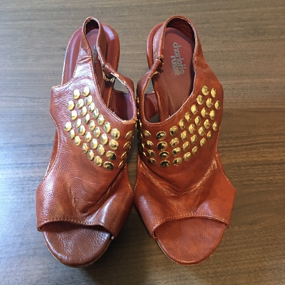 BROWN GOLD STUDDED WEDGES